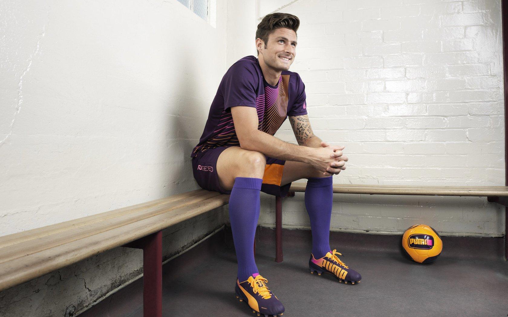 争议风暴席卷欧陆,VAR判罚再成焦点,巴黎绝杀巴萨进球被指存在重大失误