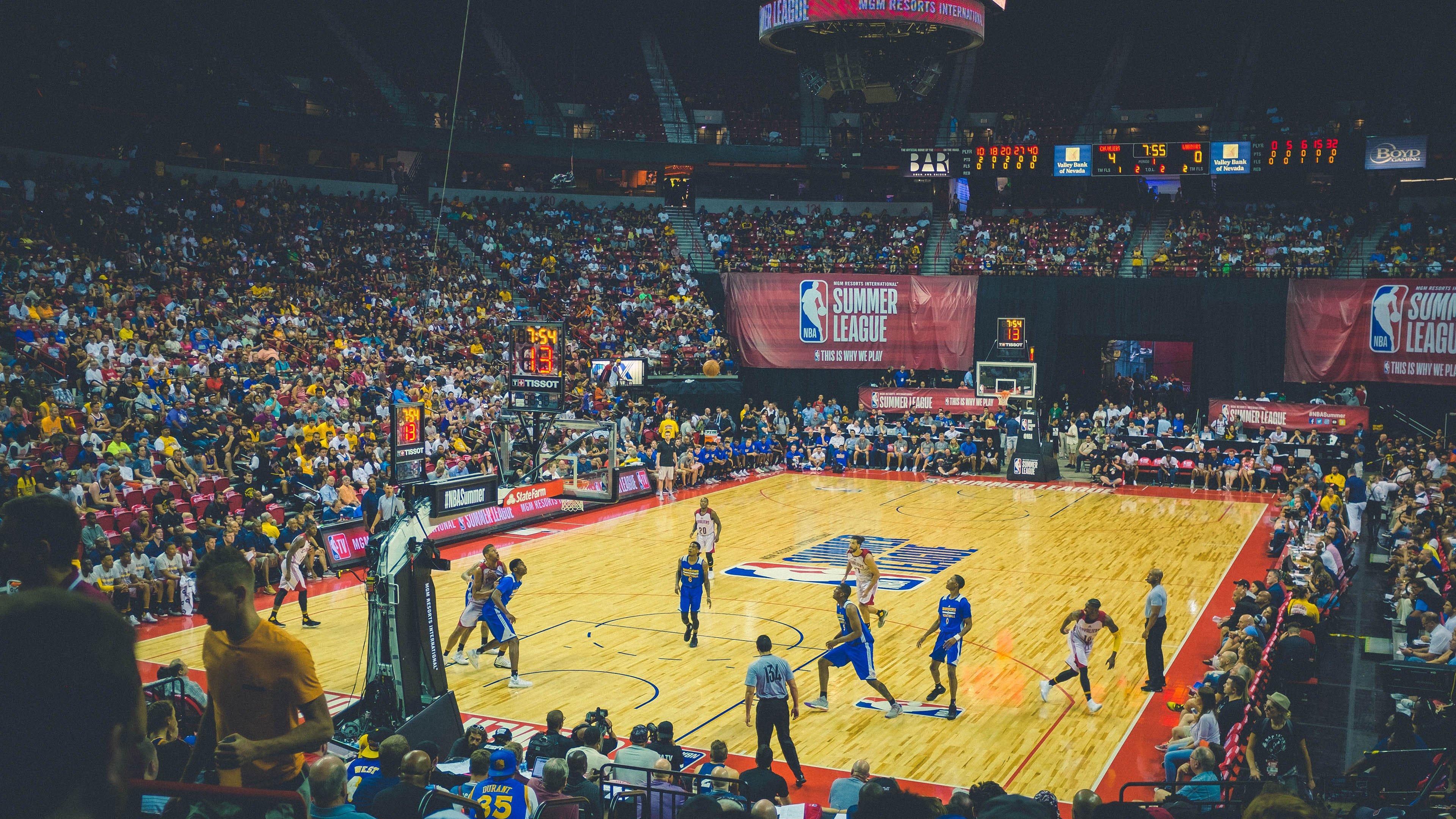 巴西主帅建言引热议，中国男篮需补强内线，沈梓捷回归呼声再起